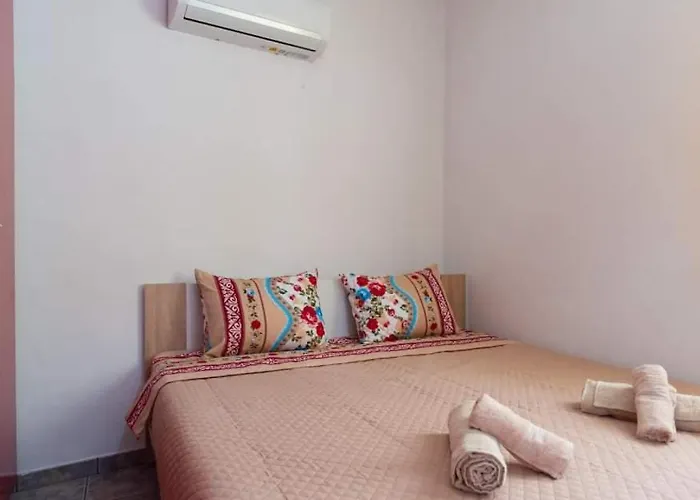 Almyra Seaside House *