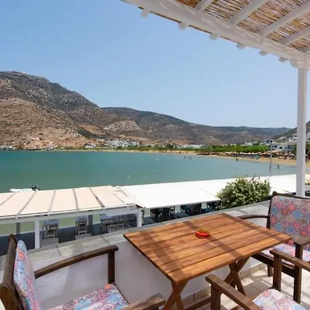 펜션 Almyra Seaside House 카마레스