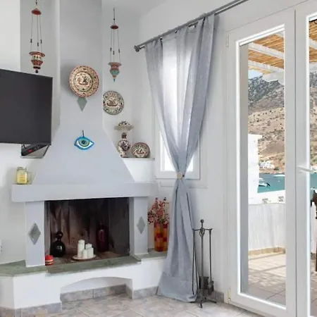 Almyra Seaside House 펜션 *
